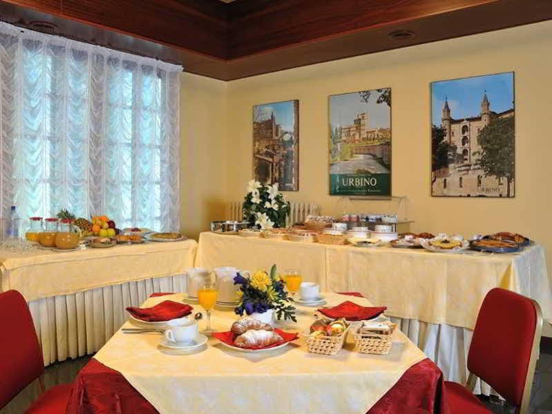 Hotel & Residence Dei Duchi Urbino Esterno foto
