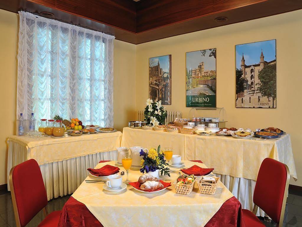 Hotel & Residence Dei Duchi Urbino Esterno foto